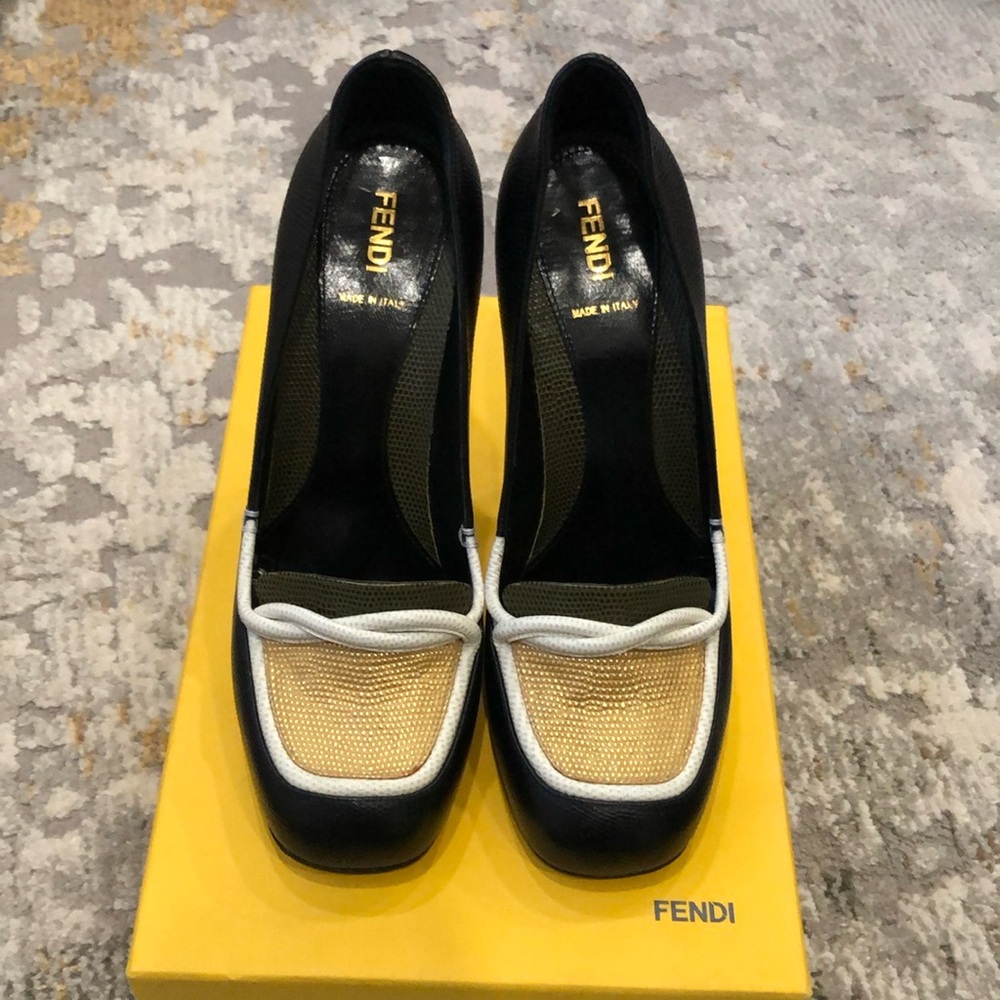 Fendi black/ white lizard embossed leather pumps size 40